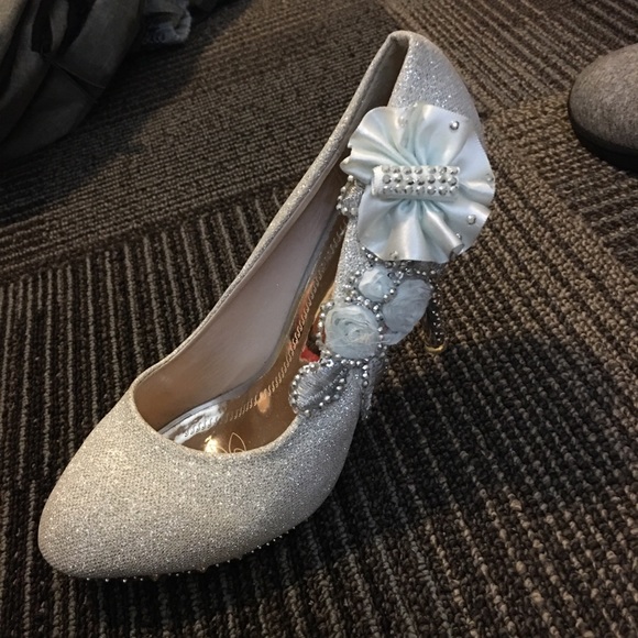 Shoes - Picture 3 of 3